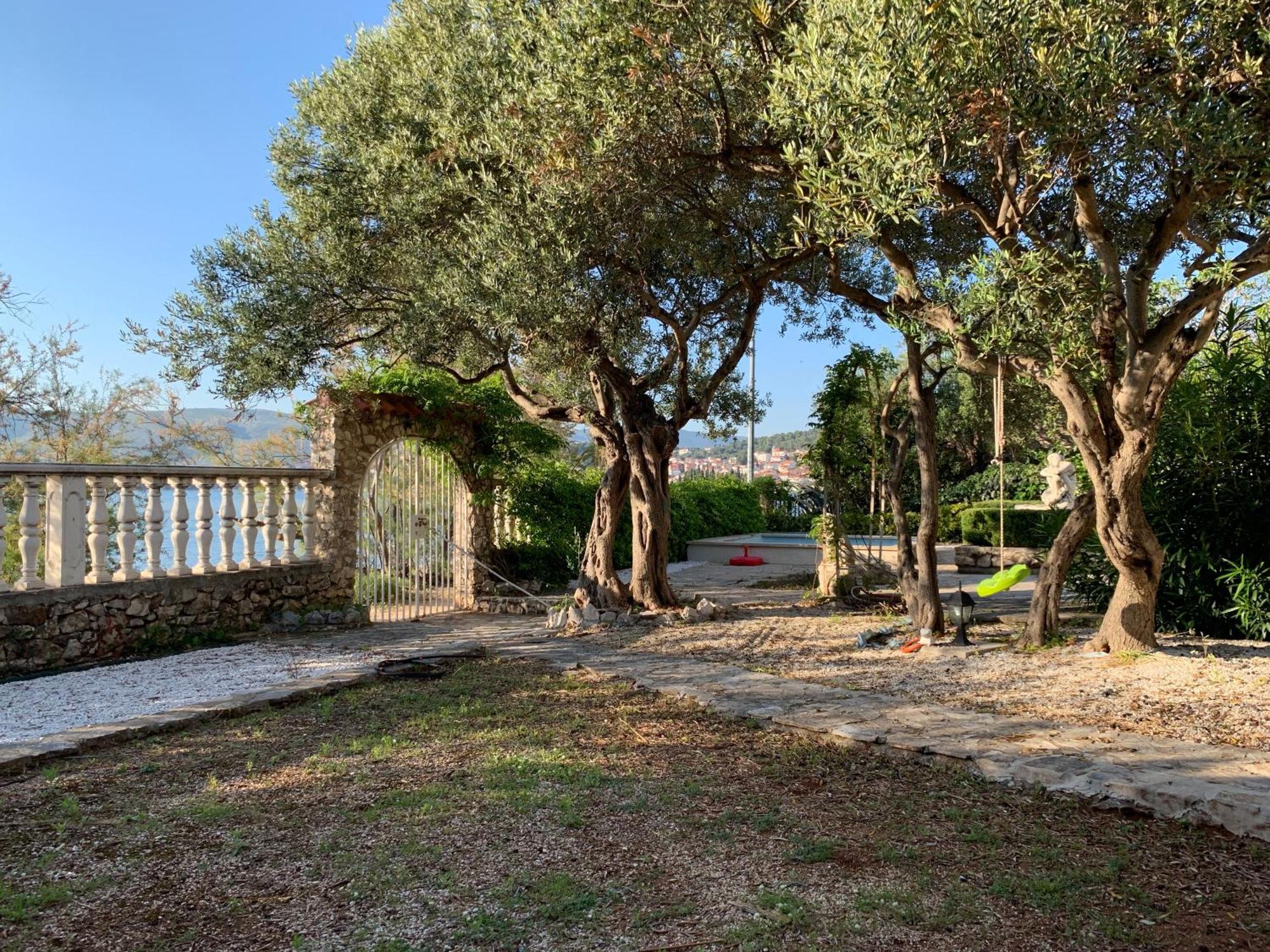 Apartments Villa Julia Trogir Buitenkant foto
