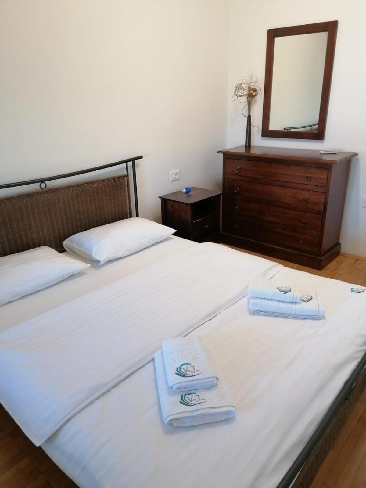 Apartments Villa Julia Trogir Buitenkant foto