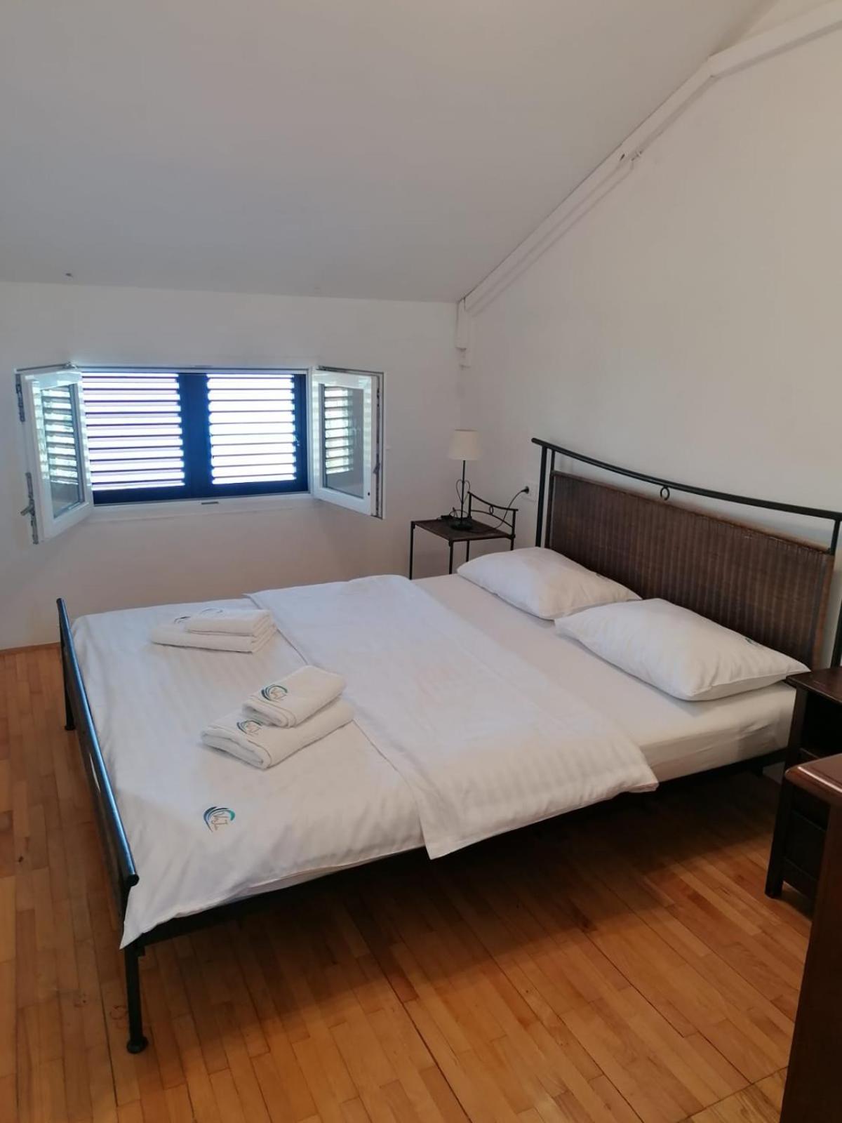 Apartments Villa Julia Trogir Buitenkant foto