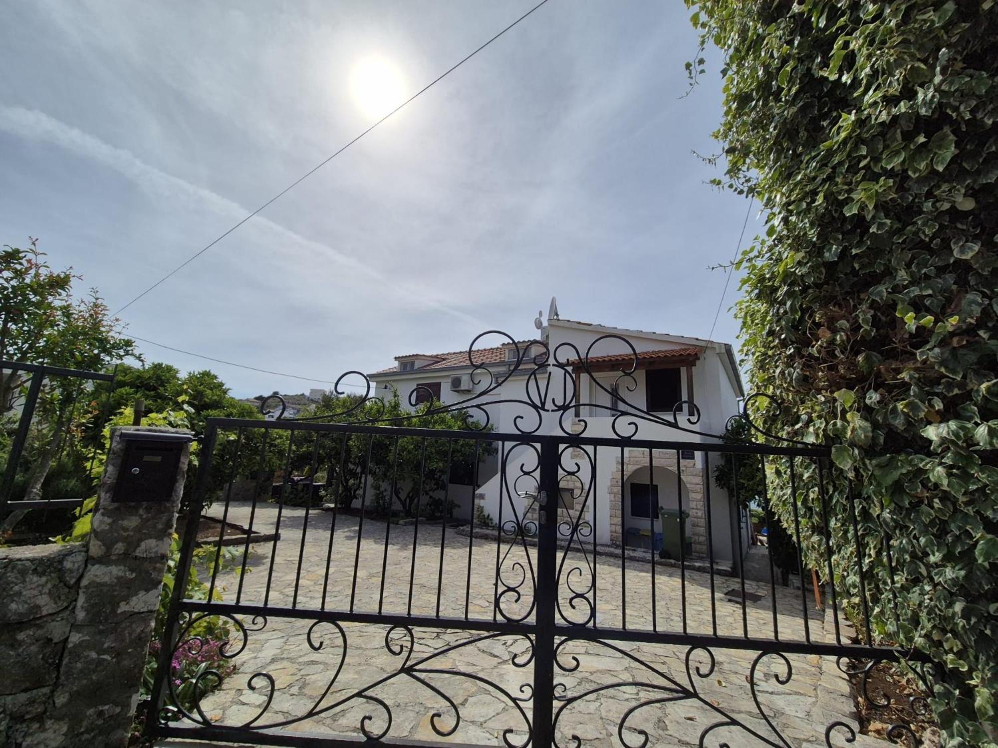 Apartments Villa Julia Trogir Buitenkant foto