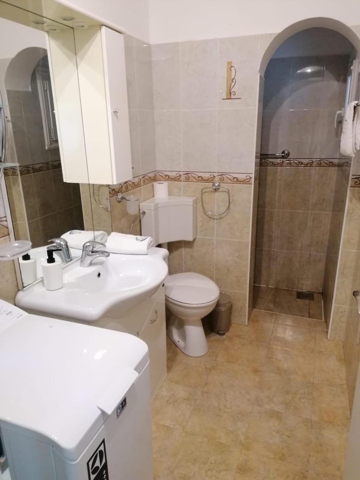 Apartments Villa Julia Trogir Buitenkant foto