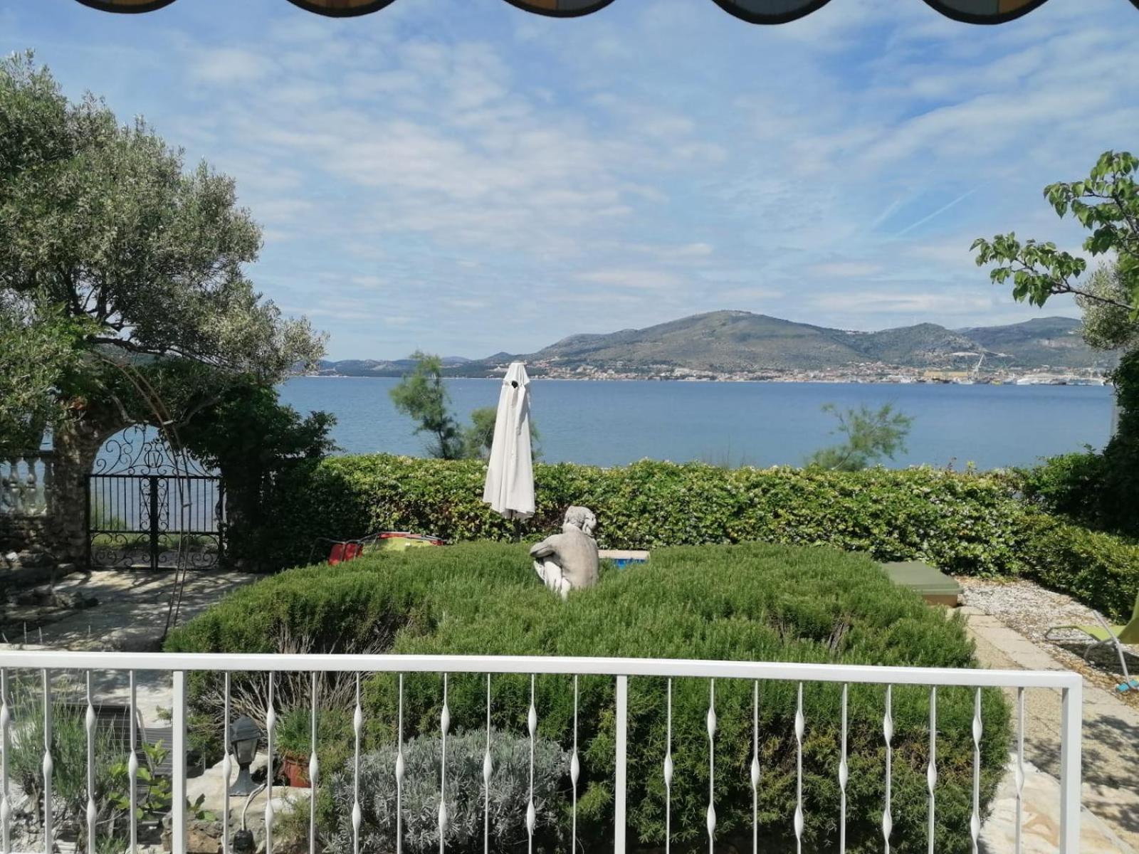 Apartments Villa Julia Trogir Buitenkant foto